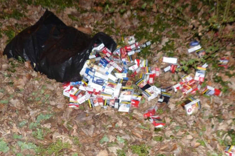 Den Sack ließ der 22-Jährige fallen, als er die Polizisten bemerkte.
