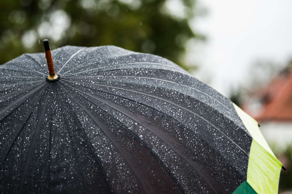 Kann auch mal die Polizei auf den Plan rufen: ein Regenschirm. (Symbolfoto)