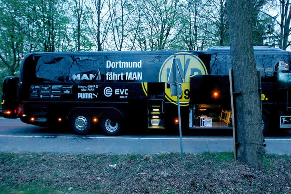 Drei Sprengsätze gingen am 11. April neben dem BVB-Bus hoch.
