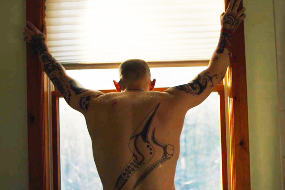 Die vielen rechtsradikalen Tattoos ließ sich der frühere Neonazi Bryon Widner (Jamie Bell) mit einer extrem schmerzhaften Prozedur entfernen.