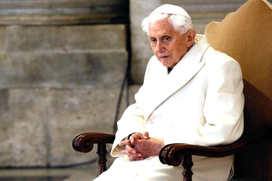 Der frühere Papst Benedikt XVI. bei einer Messe.