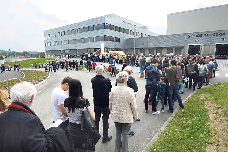 Andrang bei der KOMSA: Für eine Betriebsführung stehen die Besucher sogar
Schlange.