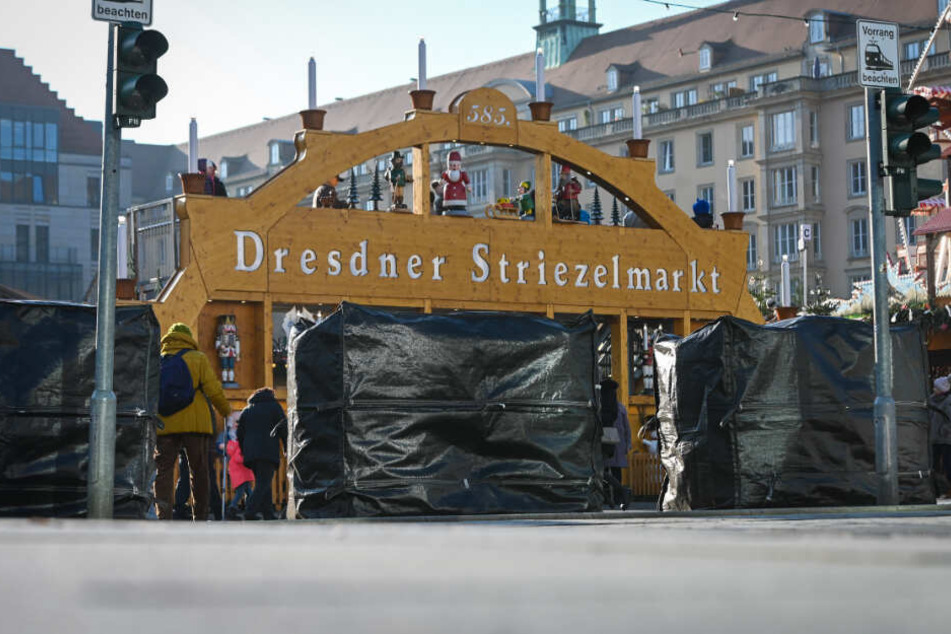 Der Striezelmarkt wird mit verschiedenen Arten von Sperren gesichert.
