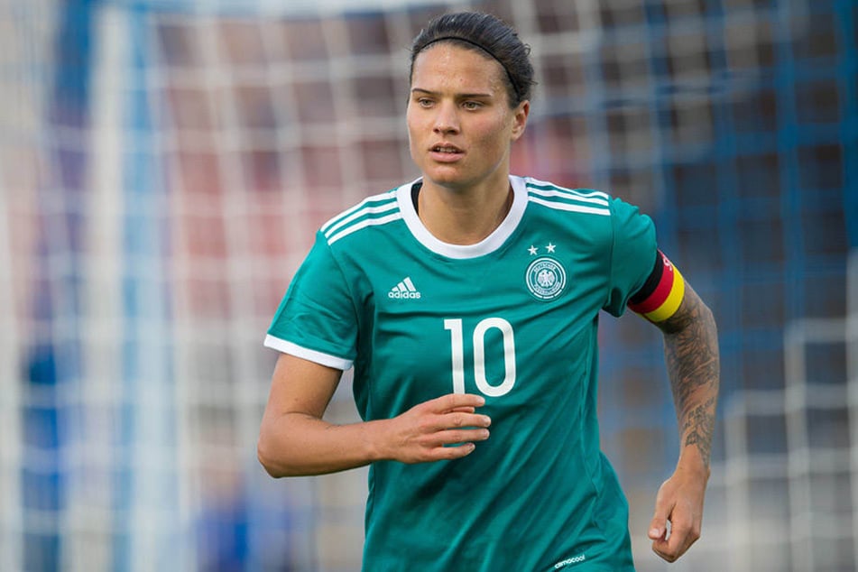 Große Sorge um Dzsenifer Marozsan. Die 26-Jährige ist an einer Lungenembolie erkrankt.