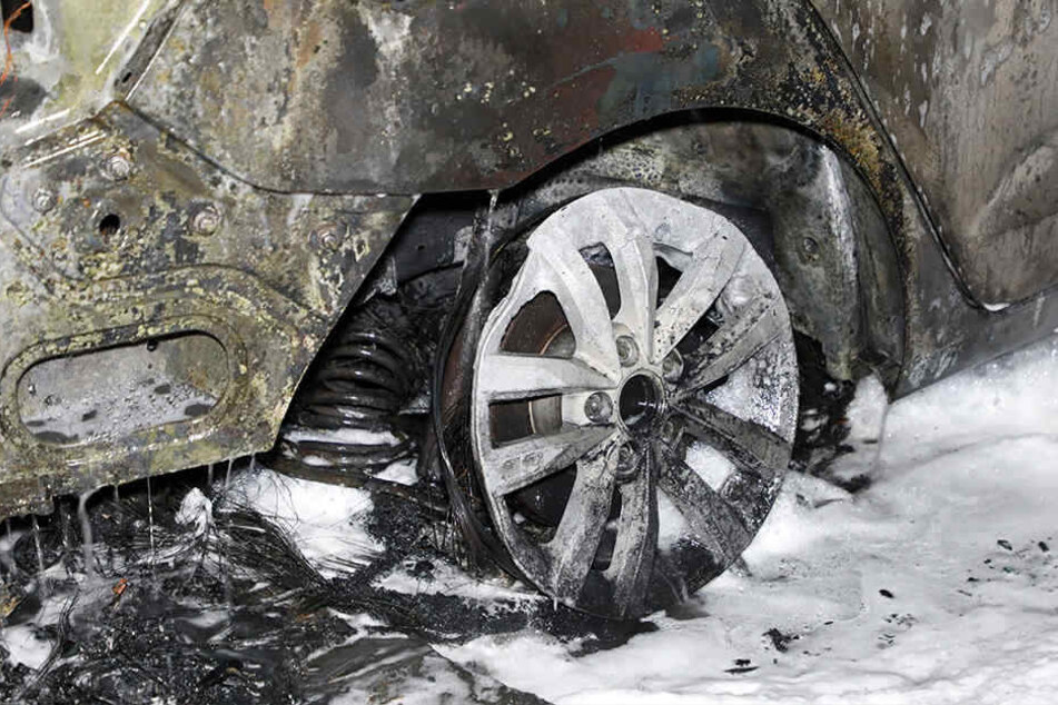 Der Citroen brannte komplett aus. (Archivbild)