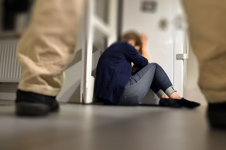 Der Mann griff seine 36-Jährige Kollegin hinterrücks mit einem Vorschlaghammer an. (Symbolbild)
