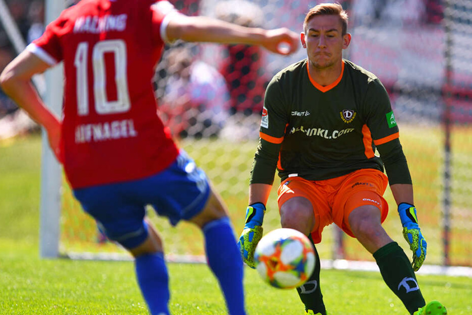 Nach einem Fehler kassiert Kevin Broll (r.) hier beim 2:1-Testsieg gegen Unterhaching das Gegentor von Lucas Hufnagel.