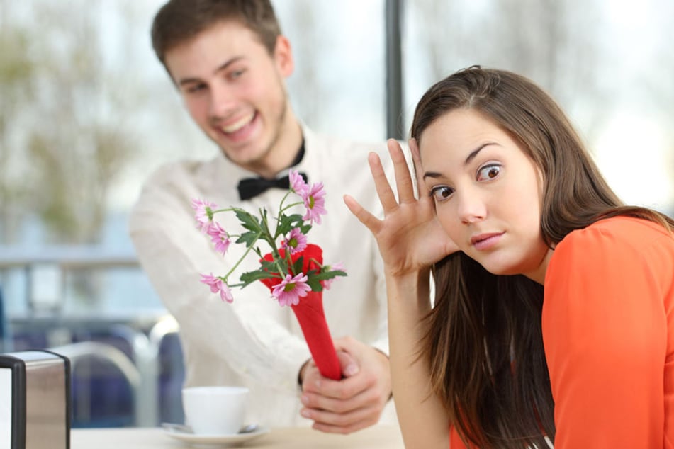 Die junge Frau wollte ihn einfach auf der Restaurant-Rechnung sitzen lassen - aber nicht mit ihm. (Symbolbild)