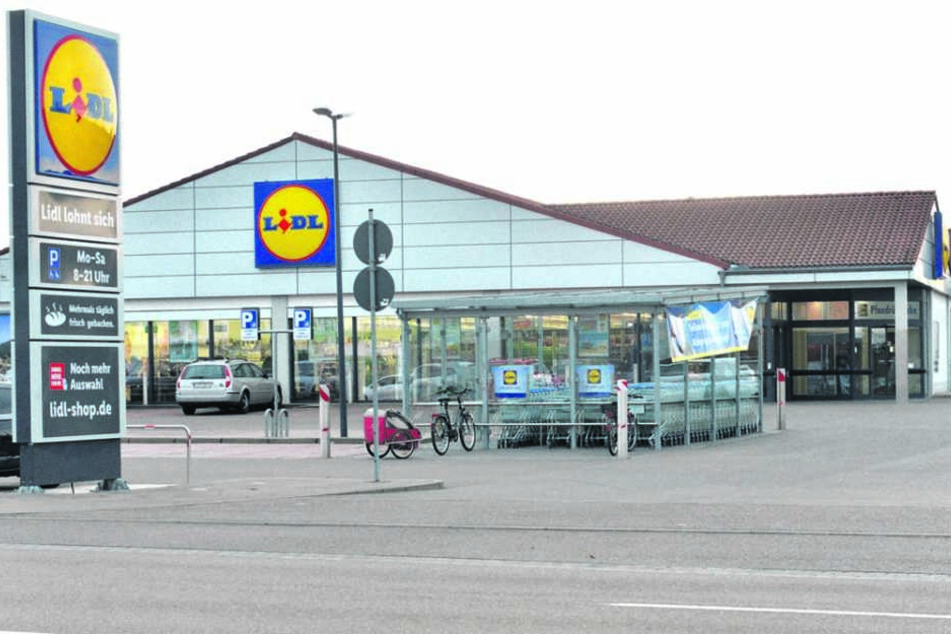 Unter anderem im Lidl-Markt an der Dresdner Straße habe die Tafel-Chefin noch essbare Lebensmittel im Müll gefunden.