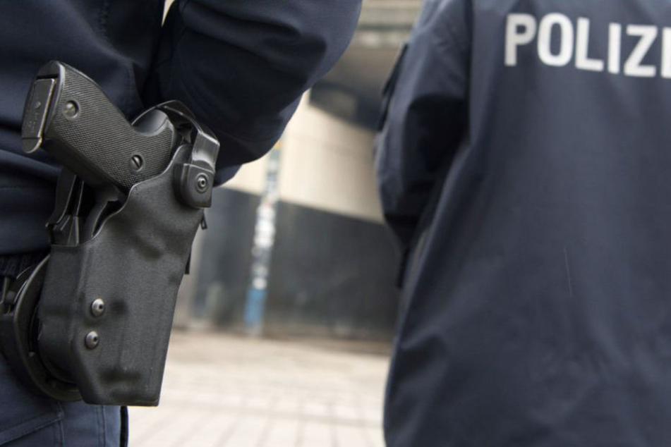 Noch weiß die Polizei nicht, warum der Mann den Fußgänger angefahren hat. (Symbolbild)