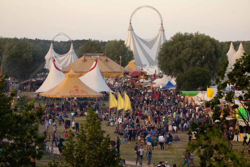 Ein junger Mann ist auf dem "Fusion"-Festival ums Leben gekommen.