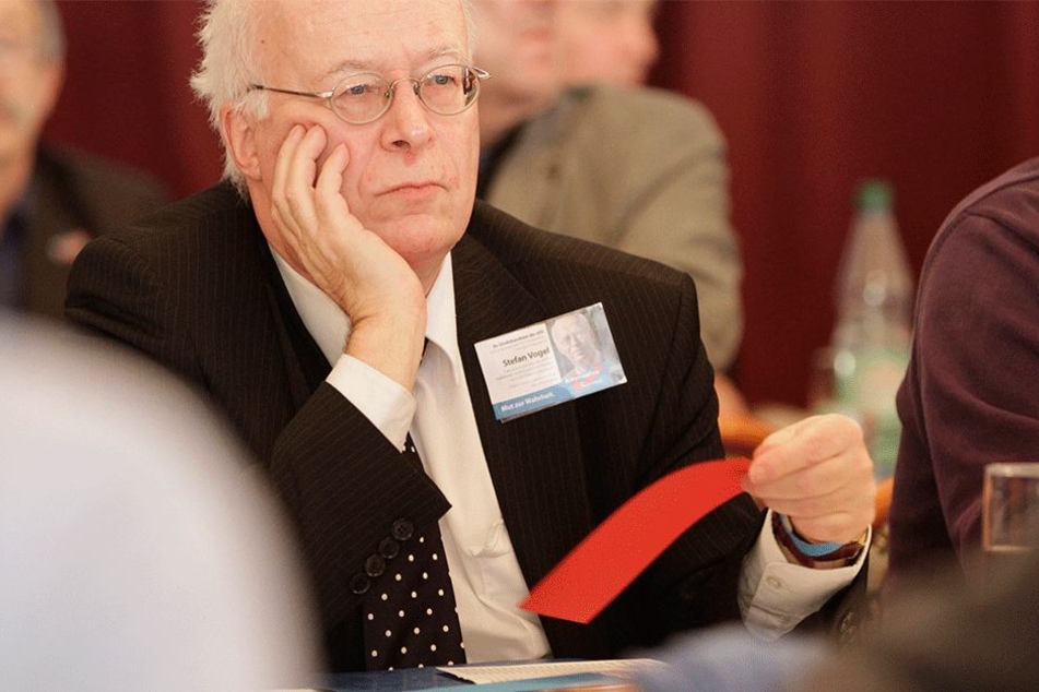 Kämpft, von seiner Fraktion allein gelassen, um sein Amt: AfD-Fraktions-Chef
Stefan Vogel (60).