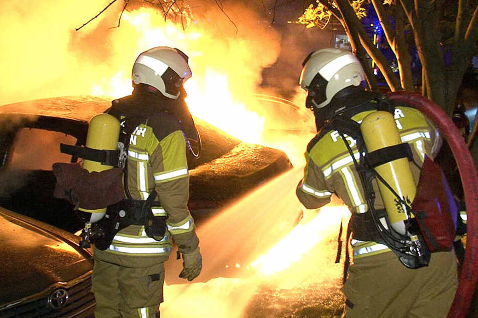 Großeinsatz Anfang Oktober 2015 in Gorbitz. Dort brannten 14 Autos ab.