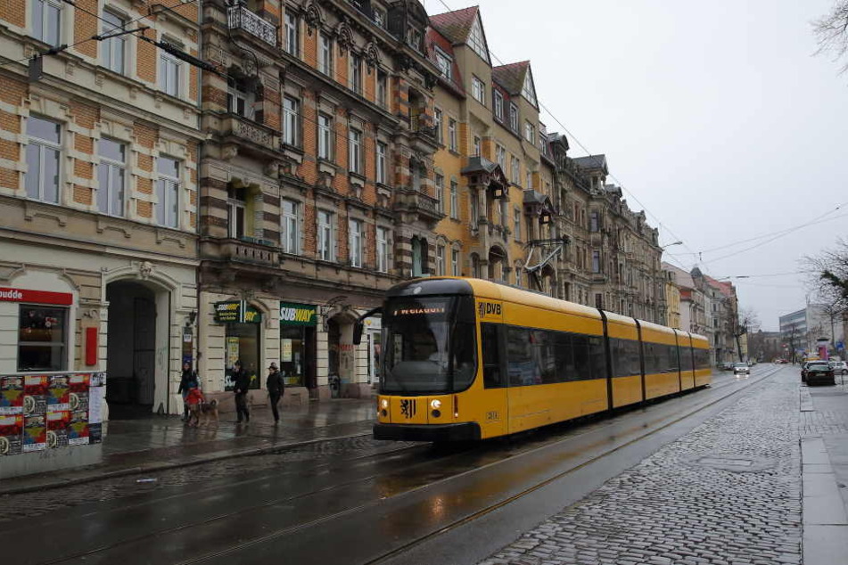 Auch auf der Königsbrücker Straße würden die neuen breiteren Bahnen noch nicht aneinander vorbeifahren können.