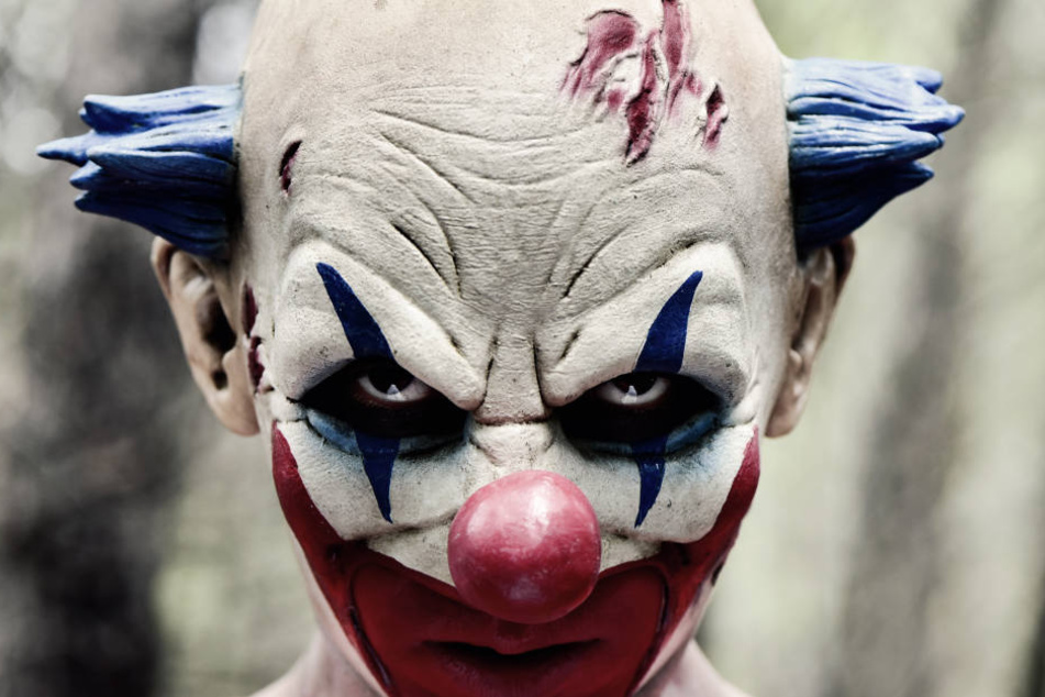 Ein Mann mit böser Clownsmaske. (Symbolbild)