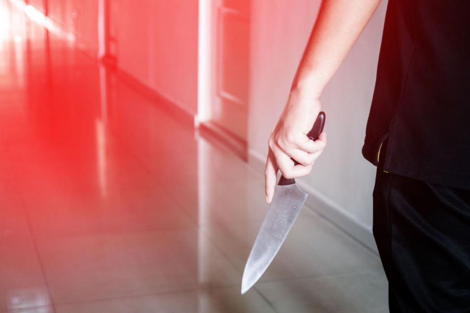 Zwischenzeitlich gelang es der 26-Jährigen sich mit ihren beiden Kindern in einem Zimmer zu verschanzen (Symbolbild).