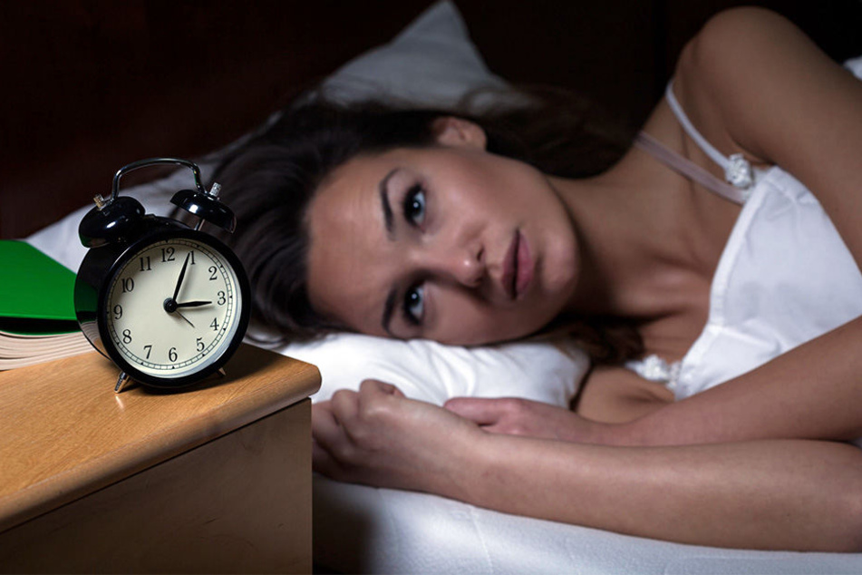 Bis spät in die Nacht liegen manche Menschen wach. Das Problem nimmt immer mehr zu in NRW.
