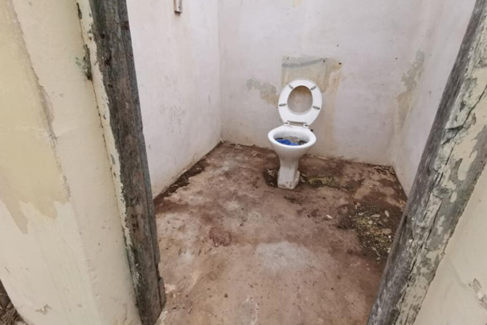 Das fünfjährige Mädchen wurde tot auf dieser öffentlichen Toilette gefunden.