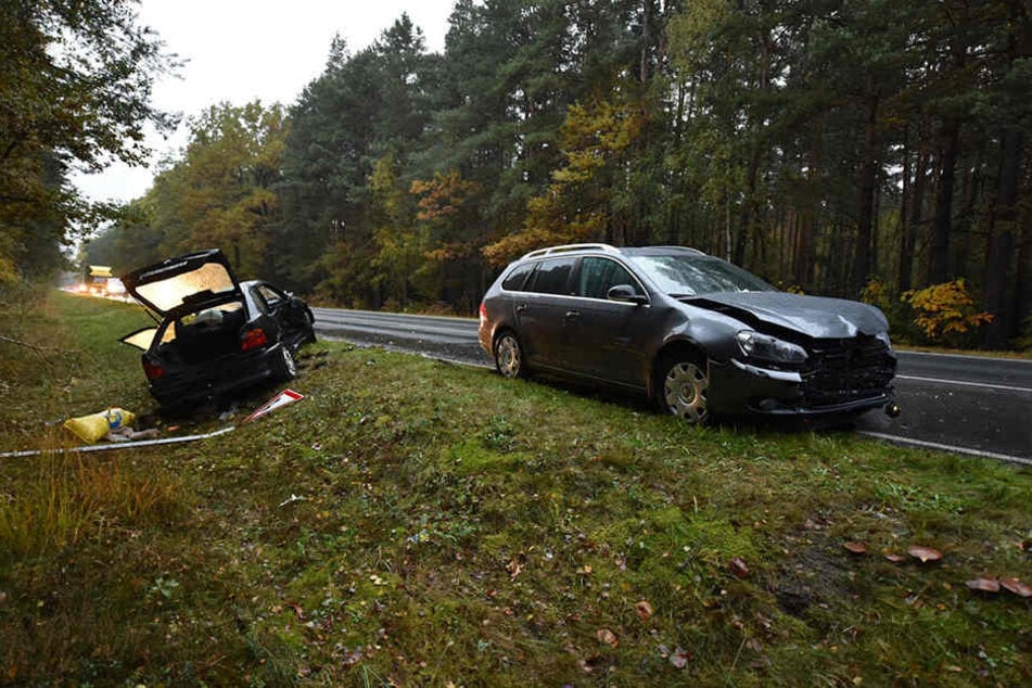 Bei Regen stießen drei Fahrzeuge zusammen.