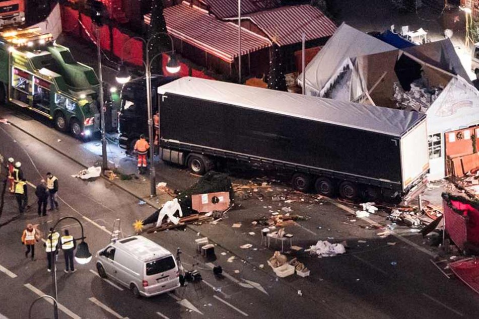 Am 19. Dezember 2016 war der Laster in den Weihnachtsmarkt am Breitscheidplatz gerast. Zwölf Menschen starben bei dem Anschlag.