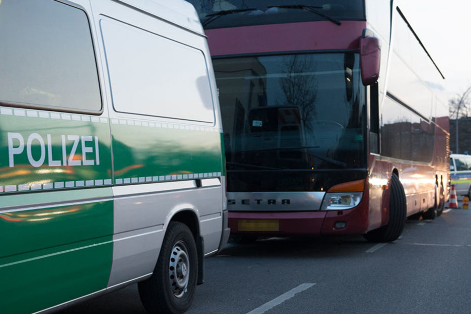 Am Freitag stoppte die Polizei einen Reisebus mit starker Schräglage.