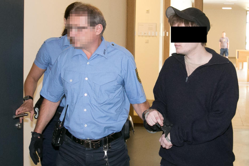 Mit Manuel K. (27) ist nicht zu spaßen: Gestern musste er sich für 74
Straftaten vor Gericht verantworten.