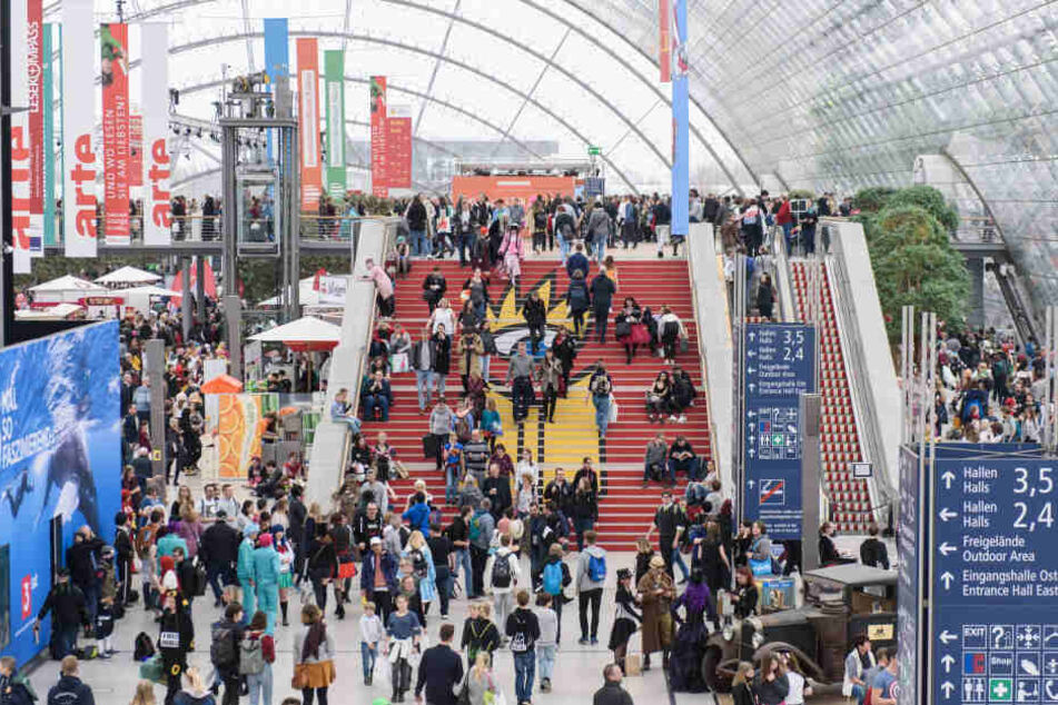Der März steht in Leipzig im Zeichen der Buchmesse und deren Lesefest. Zur vergangenen Buchmesse kamen 286.000 Besucher und 2547 Aussteller aus 46 Ländern.