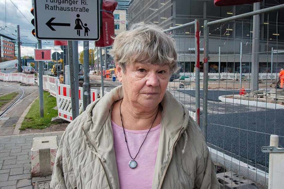 „Ich weiß nicht mehr weiter“: Irmgard Richter (73) verirrte sich im Schilder-
und Zaunwald an der Zenti.