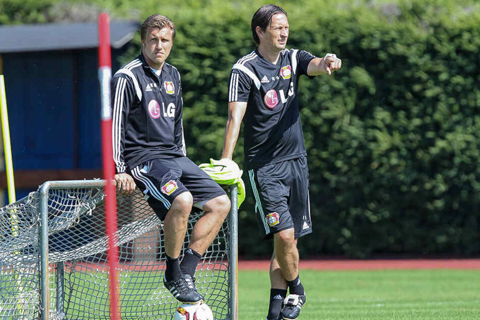 Markus Krösche (li.) ist derzeit noch als Co-Trainer von Roger Schmidt in Leverkusen angestellt.
