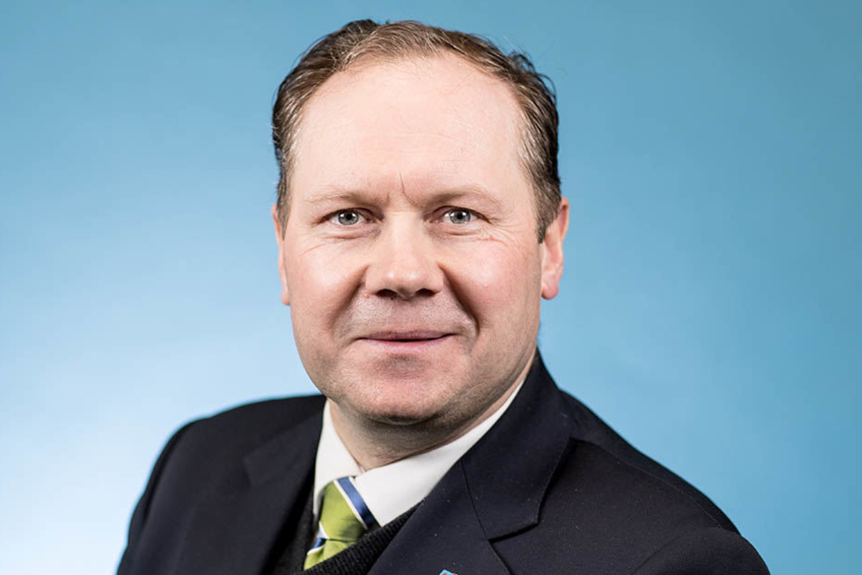Siegbert Droese (48) steht seit dem Parteiaustritt von Frauke Petry (42) dem sächsischen AfD-Landesverband vor. Er sagt, dass für Sachsen Pegida "sehr wichtig" sei.