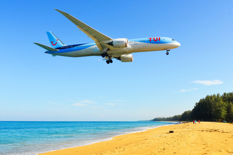In solch einem Ferienflieger von Tui soll das Drama passiert sein (Symbolbild).