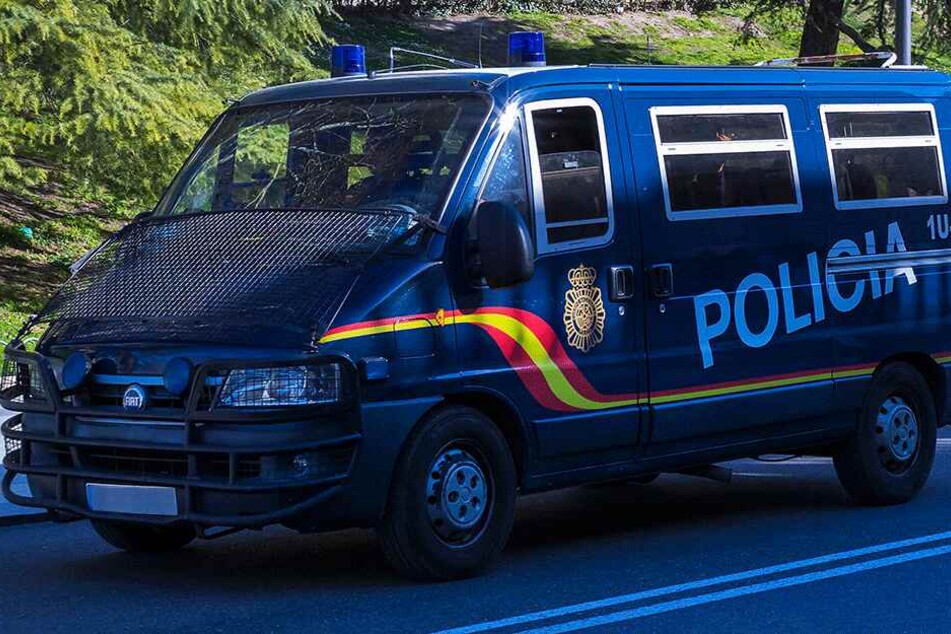 Hundert Einsatzkräfte waren vor Ort (Symbolbild).