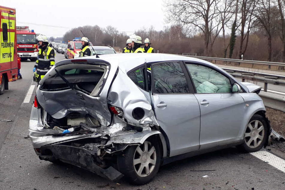 Der 23-jährige VW-Fahrer starb noch am Unfallort.