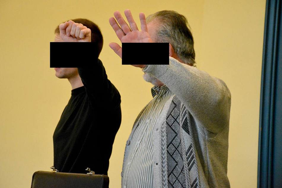 Vereint auf der Angklagebank. Wilfried T. (62, r.) und sein Sohn Stephan müssen jetzt hinter Gittern.