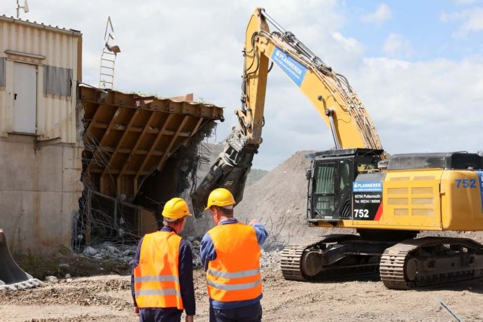 Der Abriss der Anlage in Crossen hat begonnen.