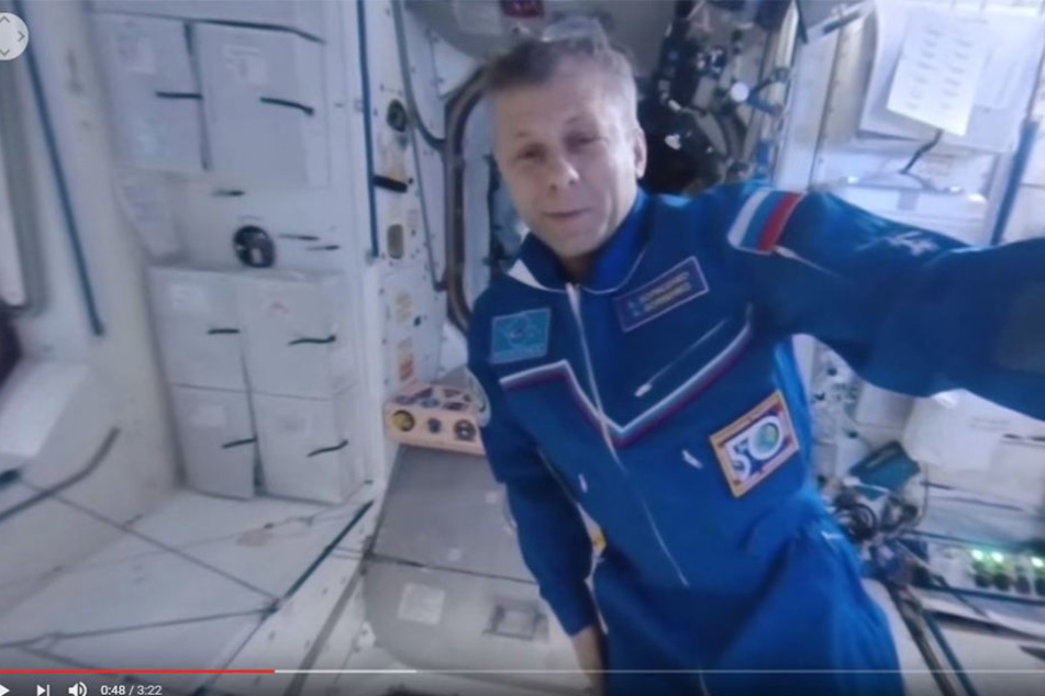 Gemeinsam mit dem Astronauten kann man sich ausführlich auf der Raumstation ISS umschauen.
