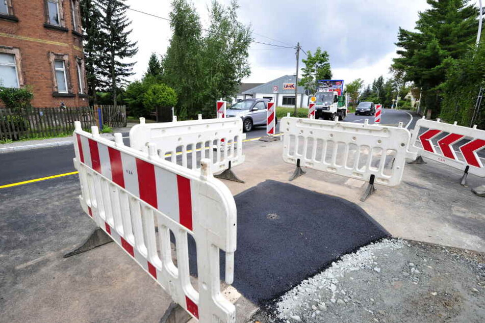 Der frische Asphalt hat schon einen neuen Flicken.