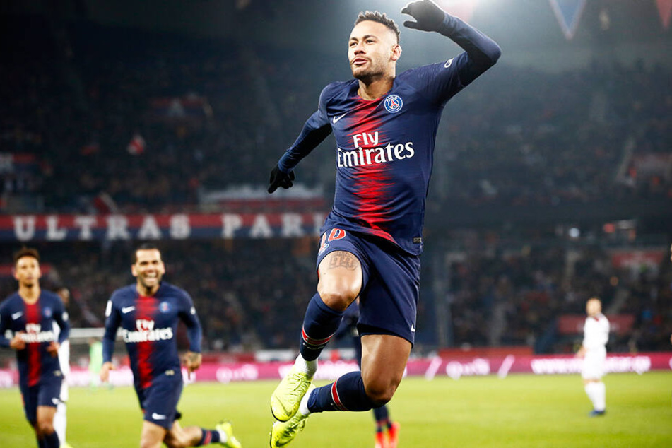 Der momentan verletzte Neymar datete offensichtlich Danny Paola.