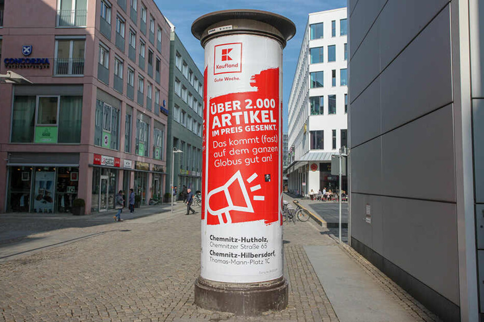 Neckischer Seitenhieb: Kaufland nimmt Globus mit einem lustigen Plakat-Spruch auf die Schippe. Ende März eröffnet Globus im Neefepark.