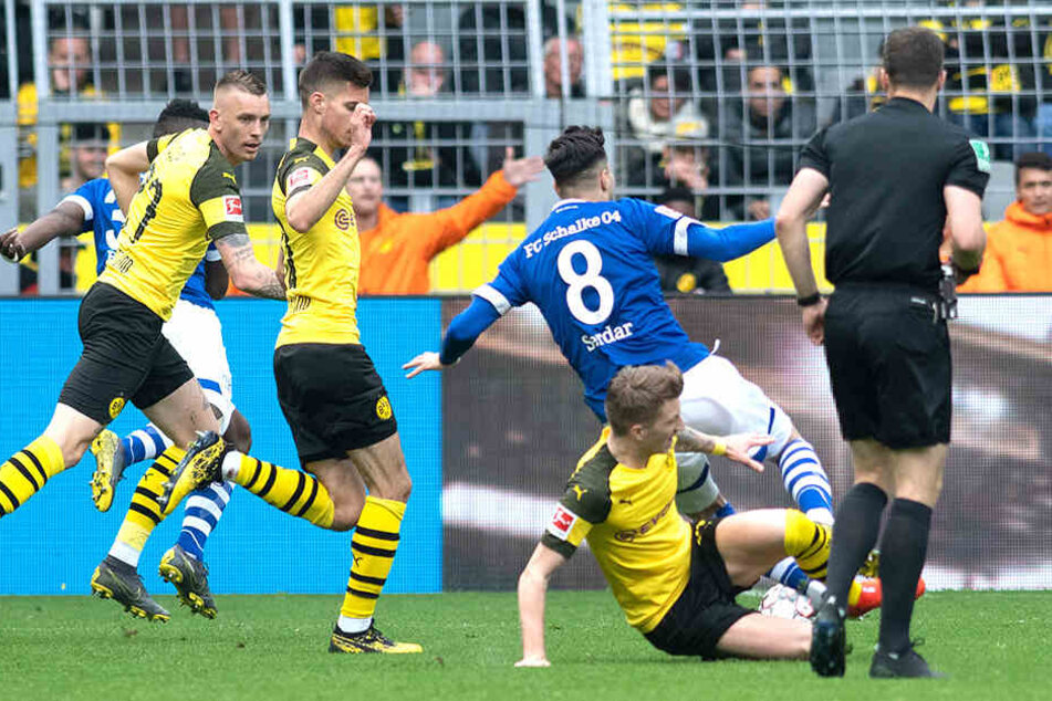 Für sein Foul gegen den Schalker Suat Serdar wure Marco Reus zwei Spiele gesperrt.