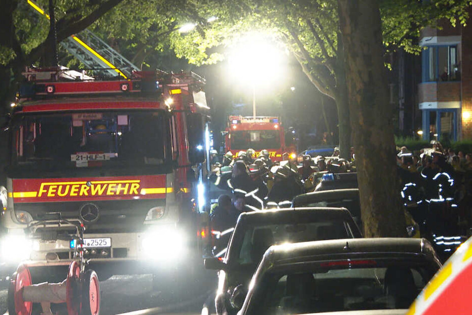 Die Feuerwehr ist mit einem Großaufgebot im Einsatz.