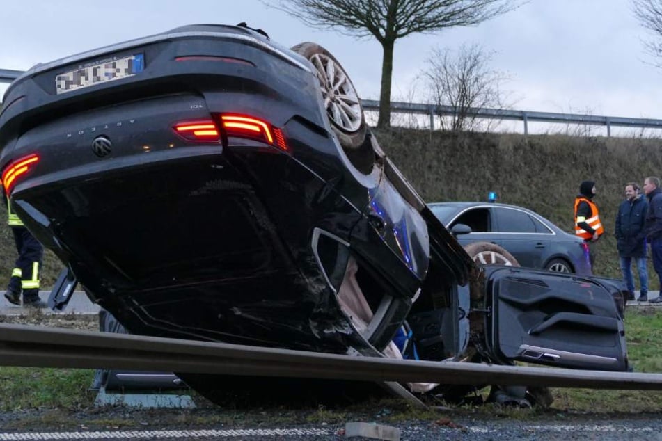 Am Ende landete das Fluchtauto auf dem Dach.