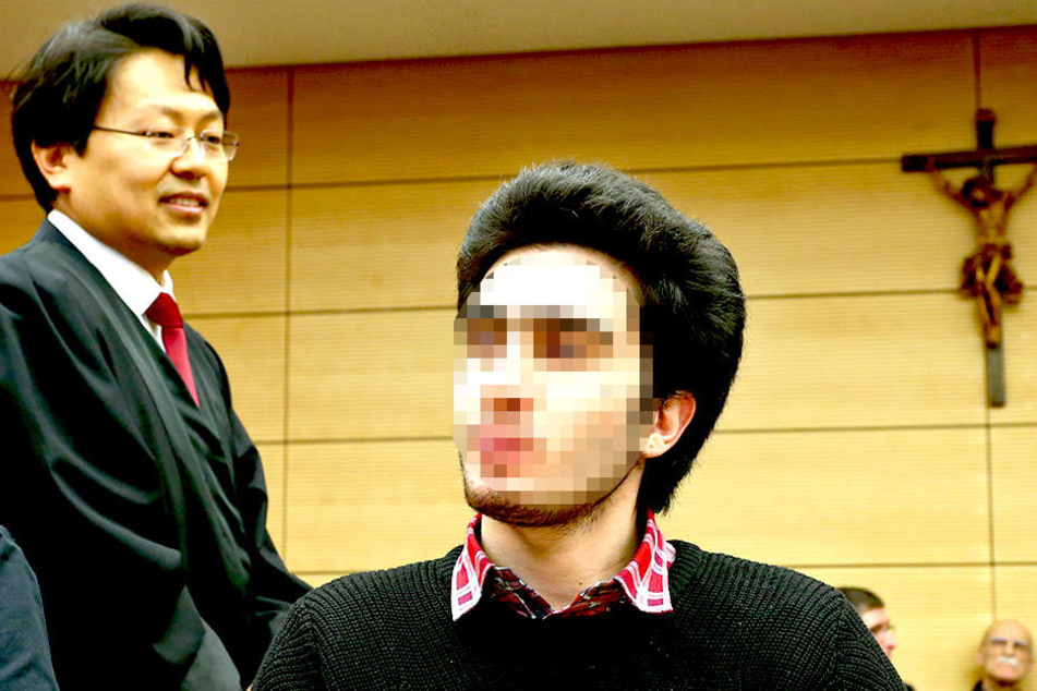 Anas M. (r.) im Landgericht Würzburg mit seinem Rechtsanwalt Chan-jo Jun. Der syrische Flüchtling Anas M. hat eine einstweilige Verfügung gegen das soziale Netzwerk Facebook beantragt.