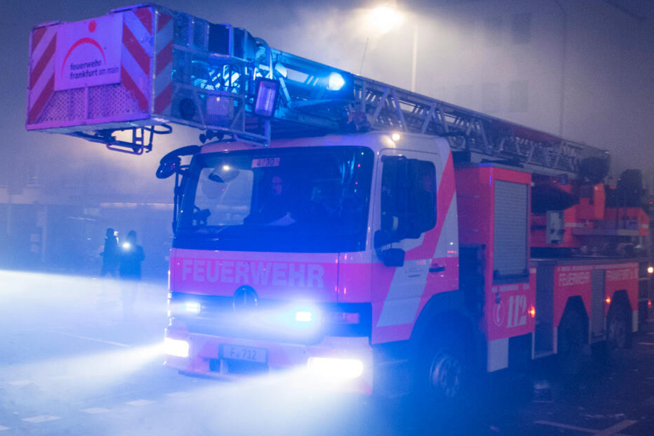 Die Feuerwehren in Frankfurt und ganz Hessen hatten am Samstagabend viel zu tun (Symbolbild).