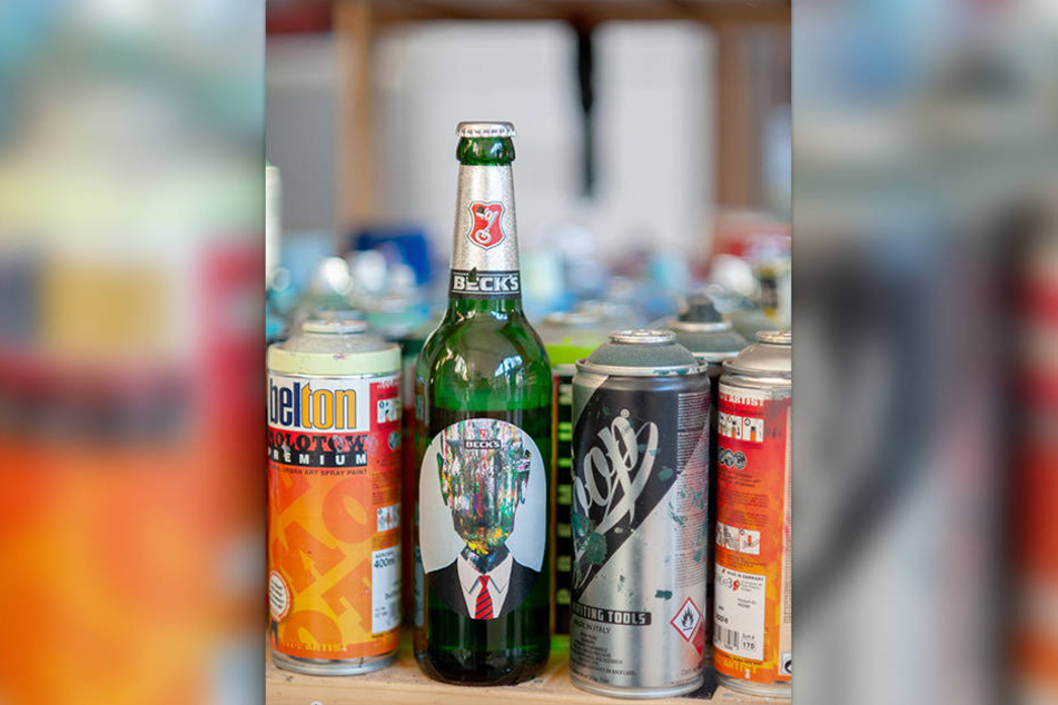 Auf bundesweit 1,5 Millionen Flaschen ist das Label der Kunst-Zwillinge zu sehen.