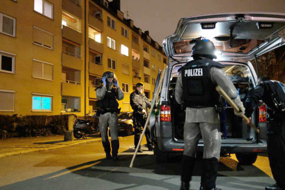 Die Polizei suchte mit allen verfügbaren Kräften nach dem Täter von Nürnberg.