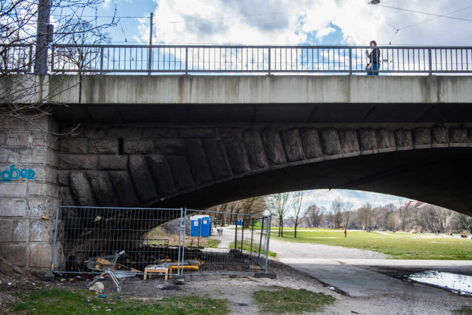 Erst vor kurzem brannte es im Lager unter der Reichenbachbrücke. (Archivbild)
