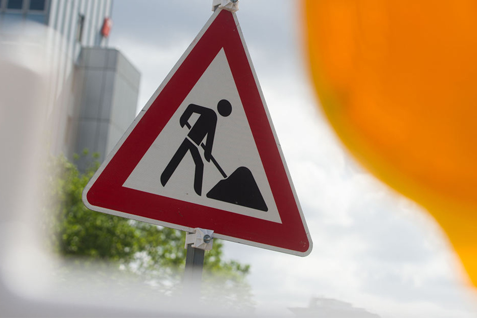 Wegen eines Rohrschadens muss die Lützner Straße im Stadtgebiet von Markranstädt halbseitig gesperrt werden. (Symbolbild)