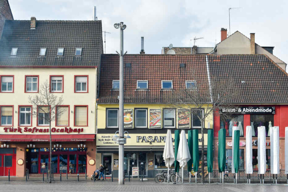 Grill-Restaurants am Rande des Marktplatzes in der Mannheimer Innenstadt. Eine Bürgerinitiative hat vom Geruch die Nase voll.