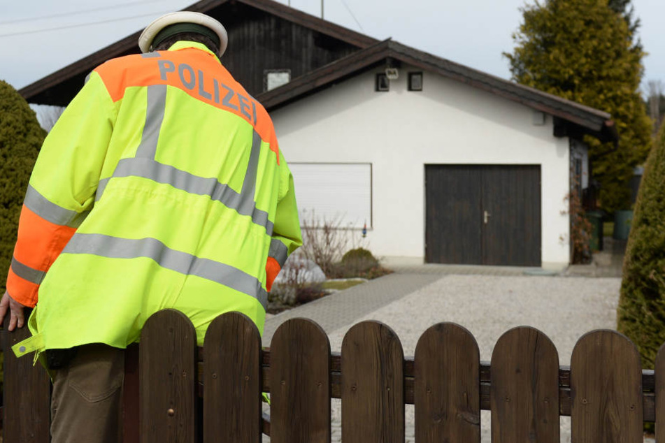 Vor Gericht spricht die einzige Überlebende zu der Tat in ihrem Haus.